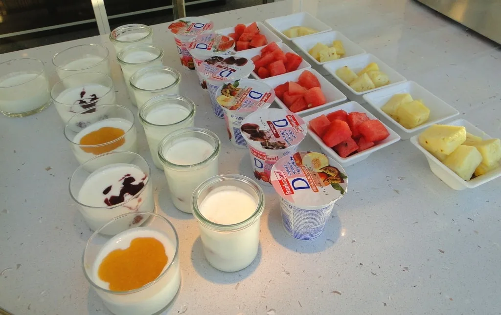 Yogurts and fruit
