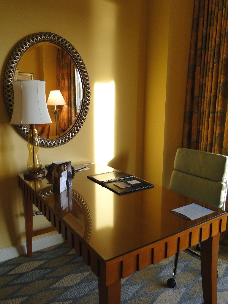 Omni Orlando Resort Championsgate Room 475 desk