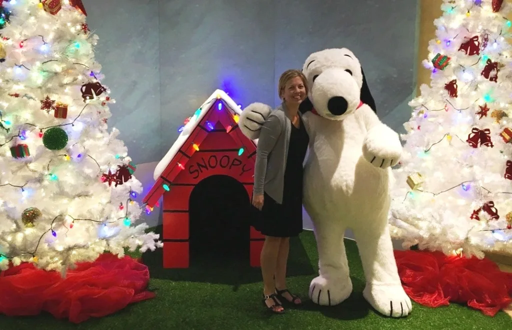 Christmas at Gaylord Palms Resort near Orlando is amazing!!! This is one of the best holiday events in central Florida! ICE! is the most popular attraction, but look at all of these fun activities at the Kissimme resort just 5 minutes from Disney World!