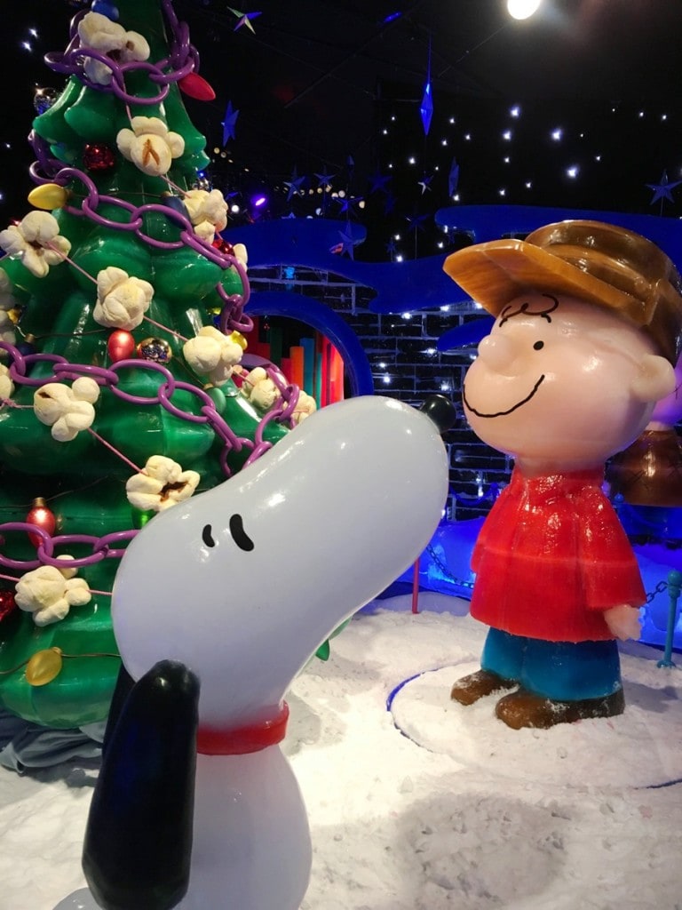 Christmas at Gaylord Palms Resort near Orlando is amazing!!! This is one of the best holiday events in central Florida! ICE! is the most popular attraction, but look at all of these fun activities at the Kissimme resort just 5 minutes from Disney World!