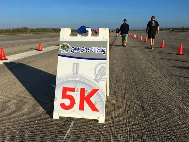 portable sign for 5k race on runway