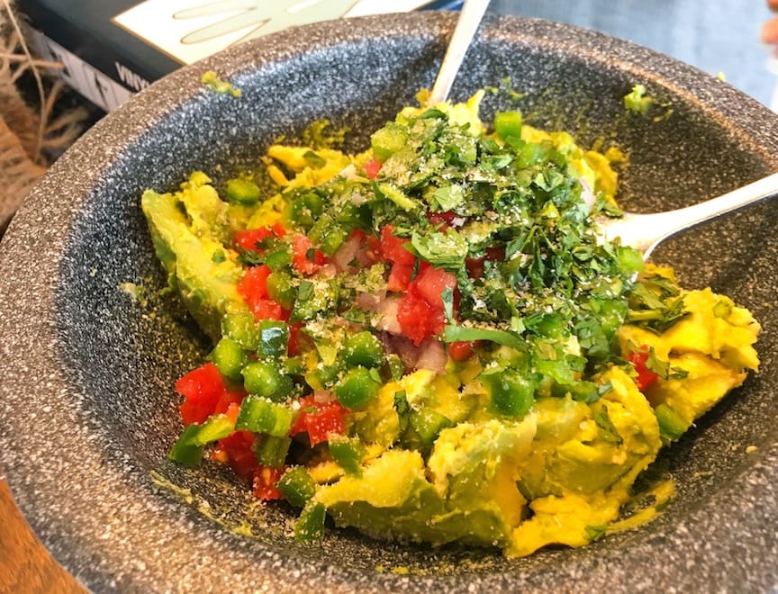 making guacamole at paddlefish best seafood restaurant in orlando