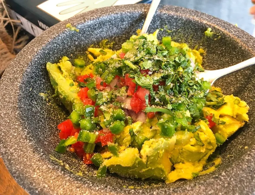 making guacamole at paddlefish best seafood restaurant in orlando