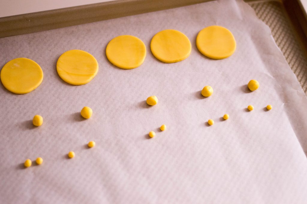 yellow fondant circles