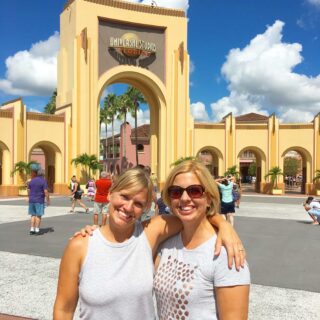 sisters in front of Universal Studios Orlando theme park gate