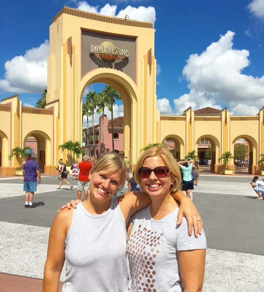 sisters in front of Universal Studios Orlando theme park gate