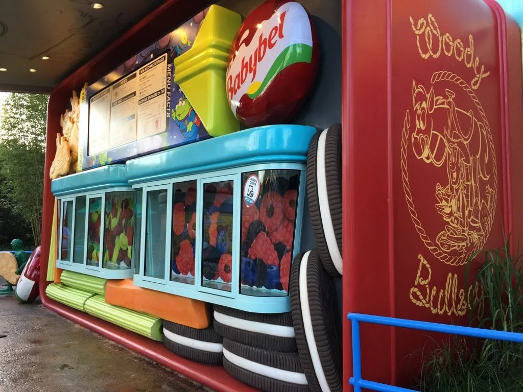 Woody's Lunchbox restaurant details in Toy Story Land at Disney