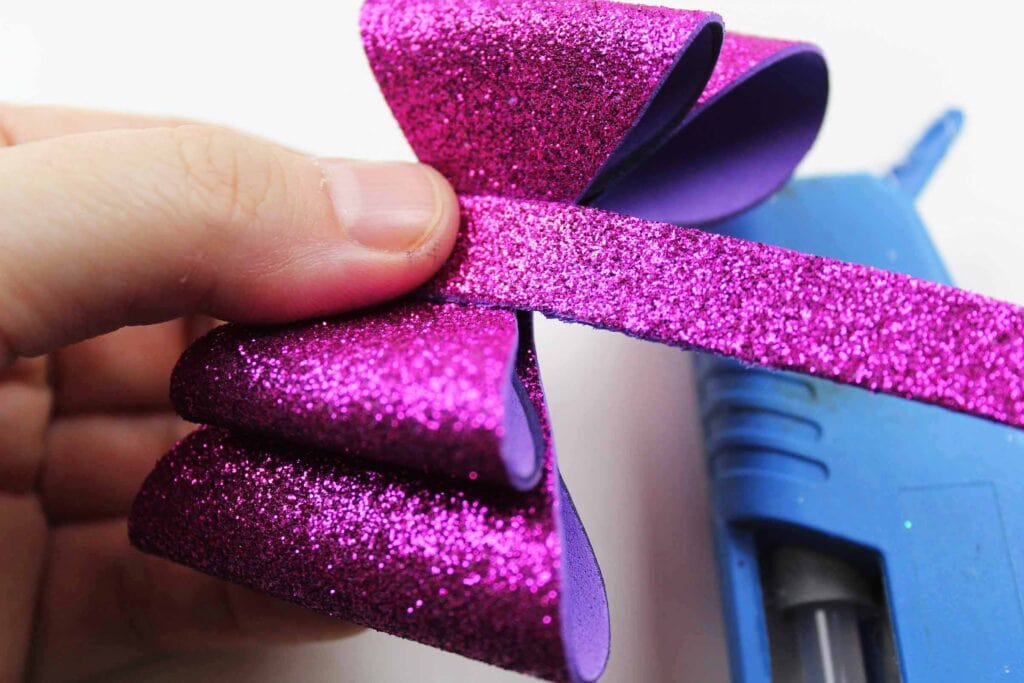 making glitter foam bow