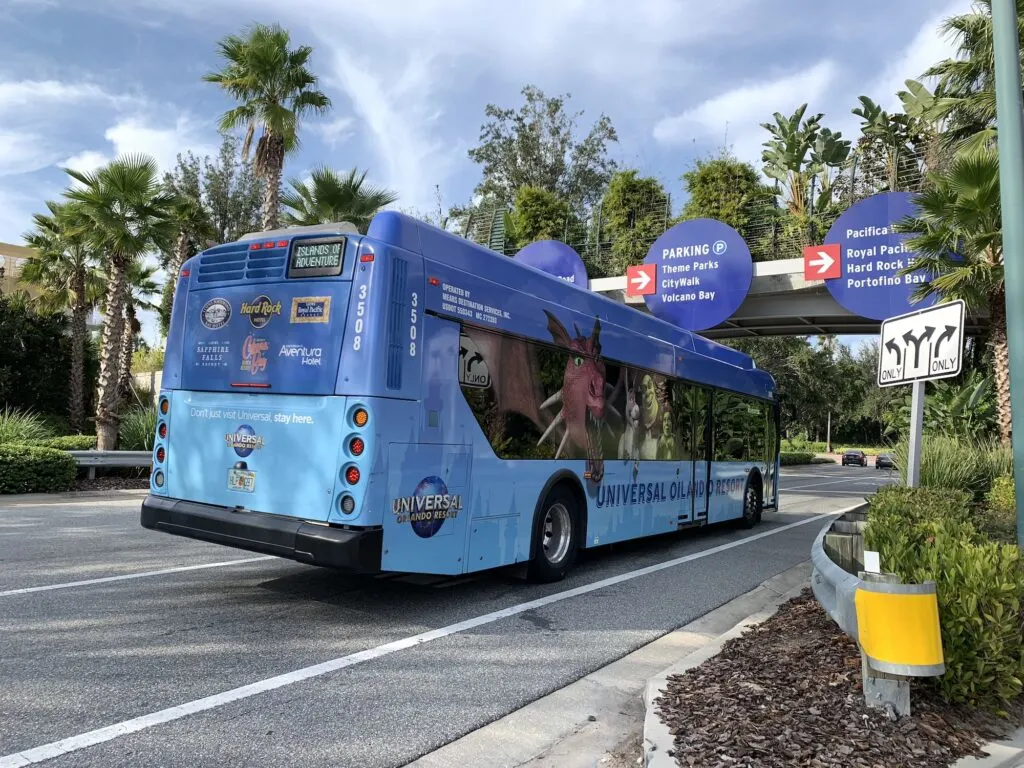 complimentary shuttle bus for hotels in universal studio orlando