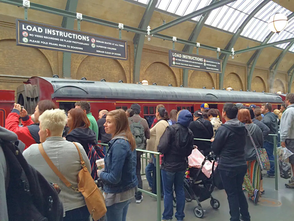 crowd waiting to get on Hogwarts express train in Universal Studios