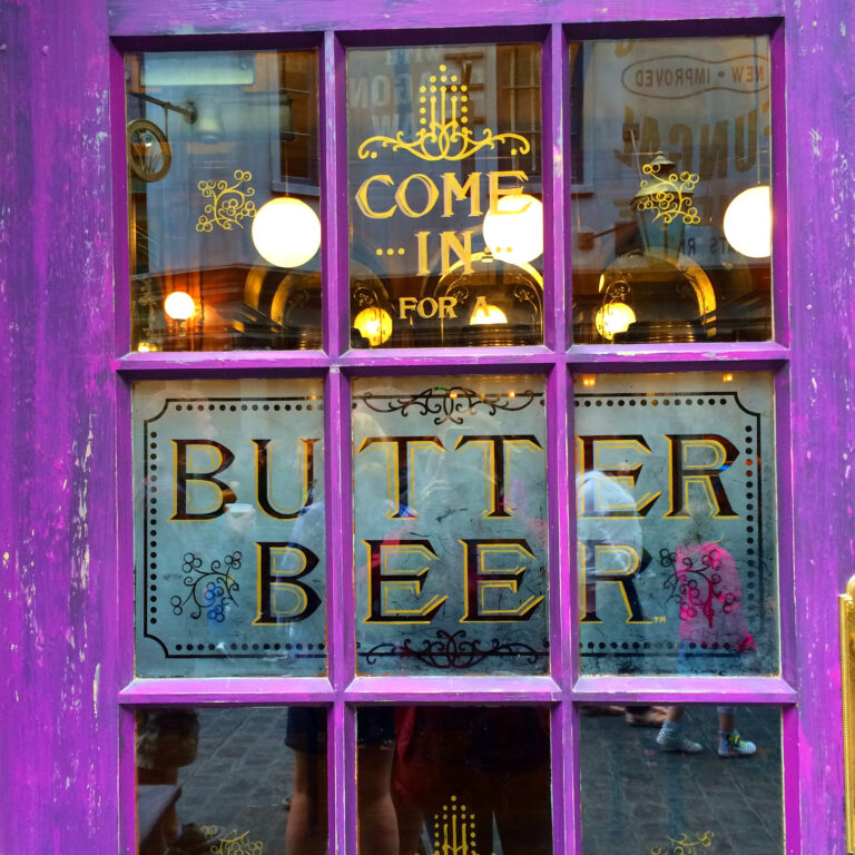 butterbeer sign at universal studios