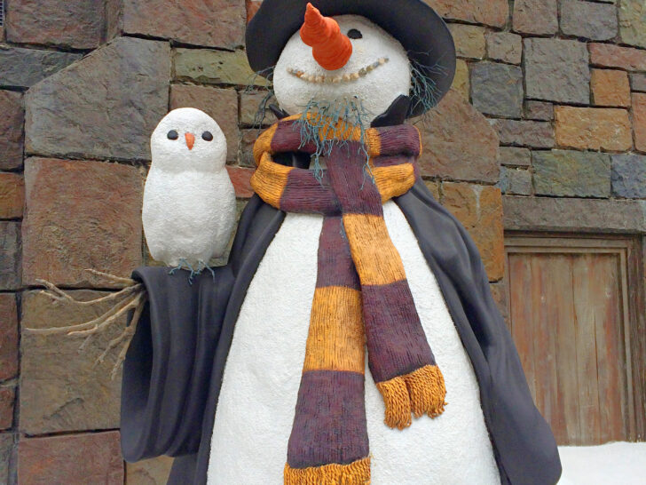 Harry Potter snowman and hedwig owl statue at Universal Studios