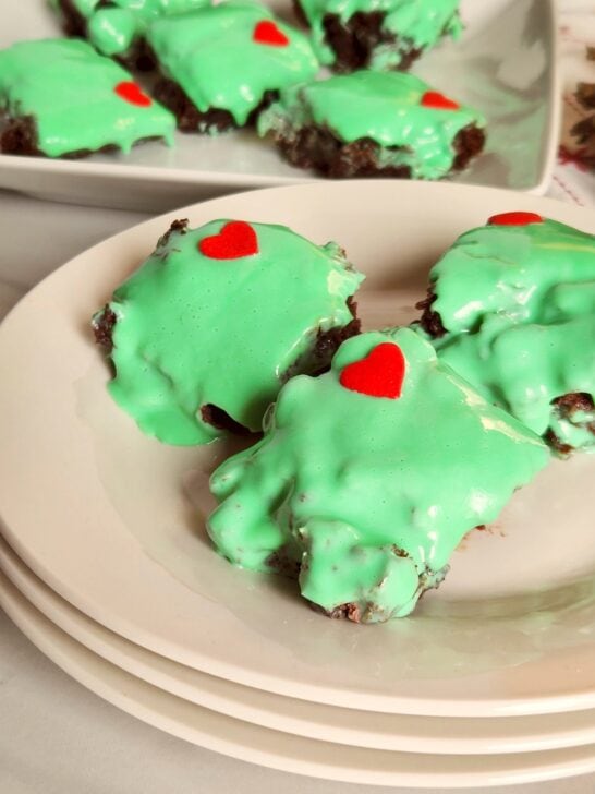 Easy Grinch Brownies Recipe - Wanderful World of Travel